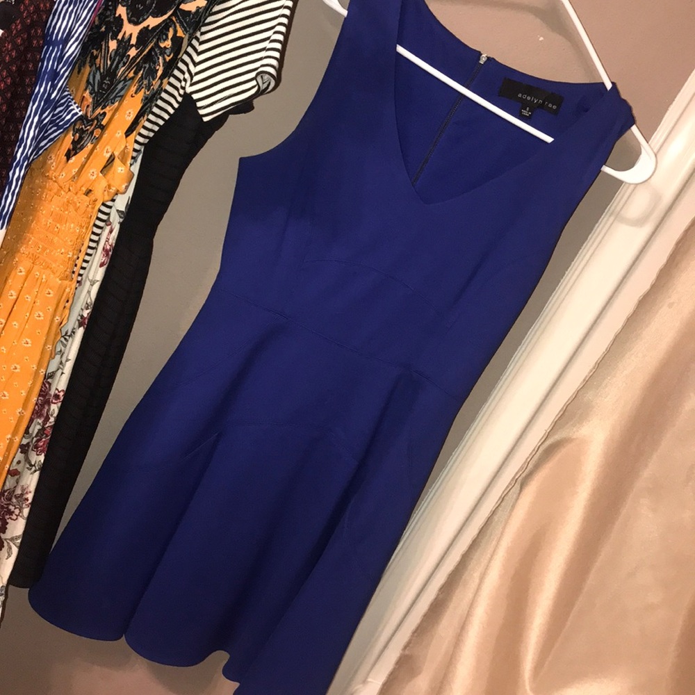 Super flattering dress!!!✨✨✨